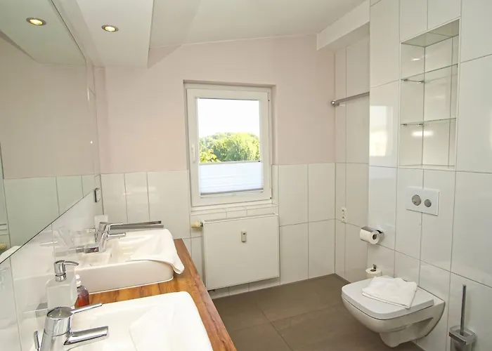 Balkon, gratis Nutzung vom AHOI Erlebnisbad und Sauna in Sellin- Meeresblick FeWo 59 *